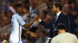 Вижте как новият мениджър на Англия се излага за пари (ВИДЕО)