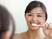 Избелване и почистване на зъбите със сода