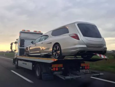 Tesla Model S се превърна в катафалка