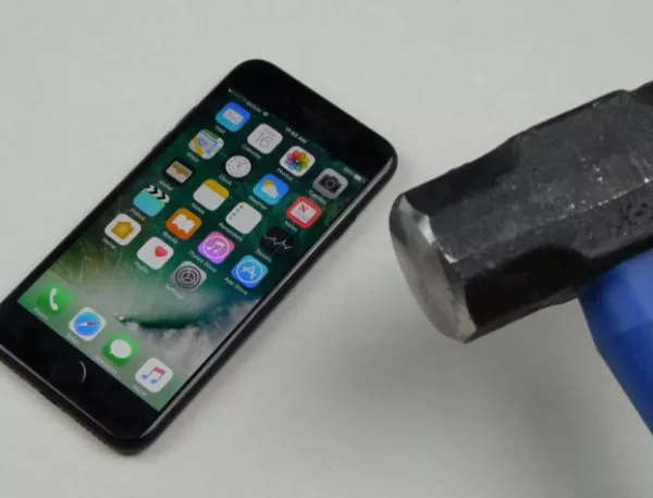 Екстремен тест на новия iPhone 7 с чук и нож (Видео)