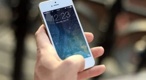 Apple смята да пусне нов евтин iPhone догодина
