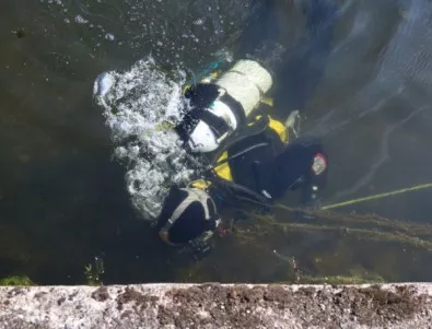 Водолази извадиха тялото на удавеното в леден водоем дете край Пловдив