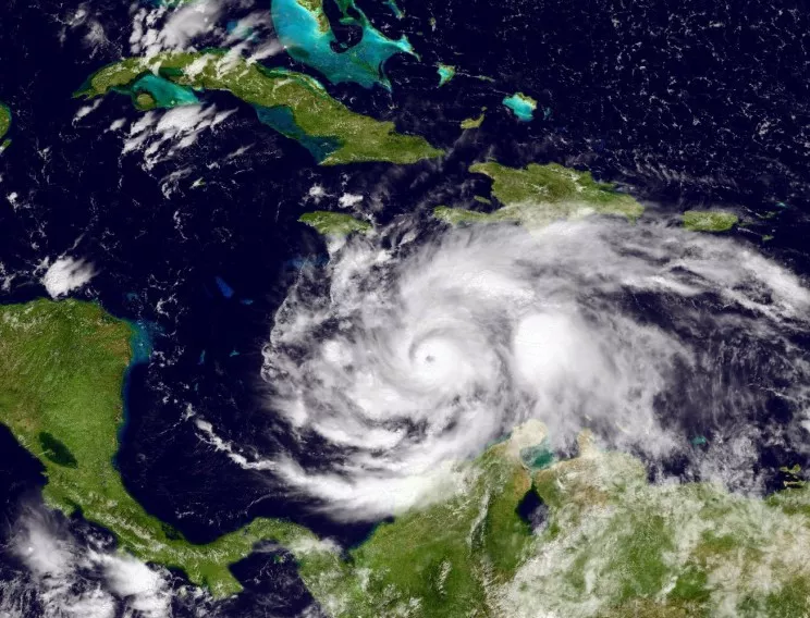 Ураганът "Матю" се развилня и отнема човешки животи