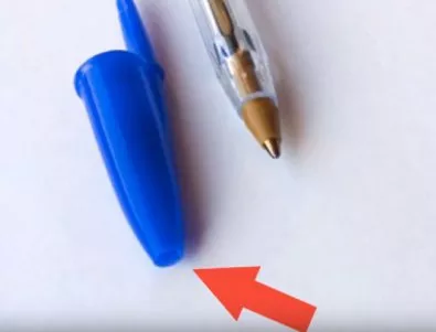 Знаете ли за какво служи малката дупка на химикалката с капачка?