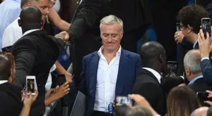 Селекционерът Дешам се прави, че не помни боя, който отнесе през 1993 година