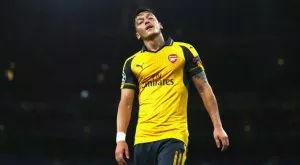 Месут Йозил не тренира с Арсенал, прибра се в Германия