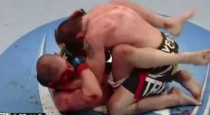 ВИДЕО: Най-брутлано кърварият бой в UFC приключи по шокиращ начин 