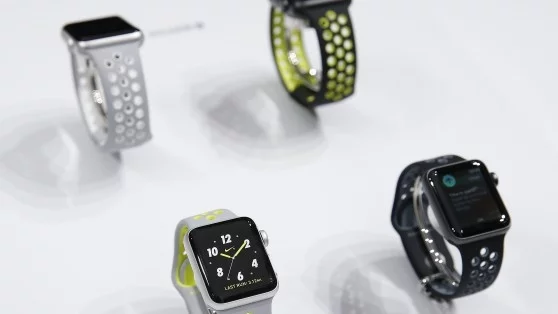 Британските министри не могат да носят умните часовници Apple