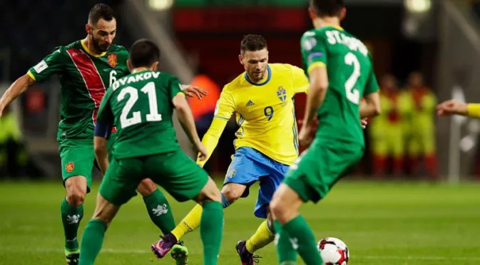 Шведите пласират играч на Моуриньо, а ние се чудим как да бием Беларус