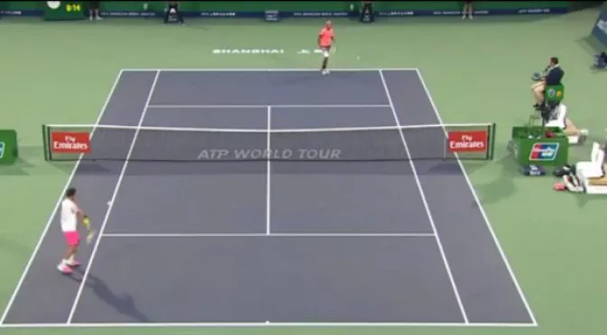 ВИДЕО: Топ тенисист унижи спорта - предаде мач по скандален начин 