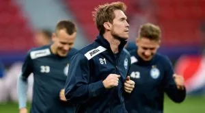 Беларус идва с бивш халф на Барса и Арсенал