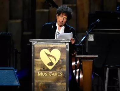 Боб Дилън взе Нобеловата награда за литература 