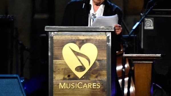 Боб Дилън няма да присъства на връчването на Нобеловите награди 