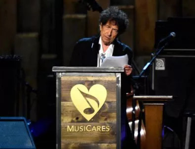 Боб Дилън е на косъм да не получи парична премия от Нобеловата награда