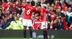 Ако само формата на Лингард и Погба беше добра като здрависването им... (ВИДЕО)