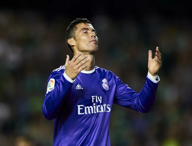 Защо Роналдо не преподписва с Реал Мадрид?