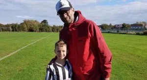 Клоп в коледно писмо до болна от рак фенка: You'll never walk alone