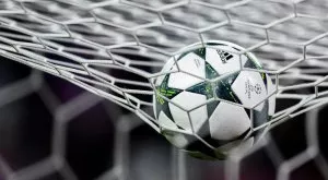 Да жонглираш с портокал е уникално, но пък с дъвка вече... (ВИДЕО)