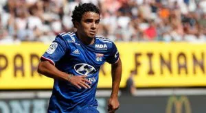 Звезда на Лион не искал заплата, докато е контузен, дал я на болни деца