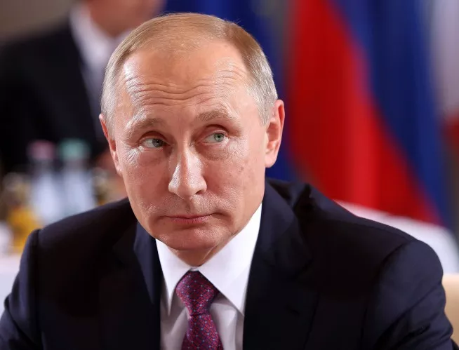 Задържаха перуанка, която искала да подари пуловер на Путин