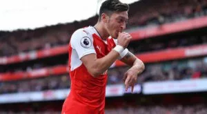 Йозил: Критиците на Венгер искат да му вземат мястото