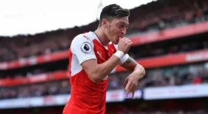 Агентът на Йозил разкри за преговори с Арсенал