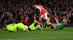 Йозил в съблекалнята на Арсенал: Отивам в Манчестър Юнайтед