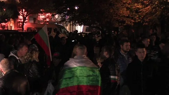 Протест пред ЦИК заради неяснотите около референдума 