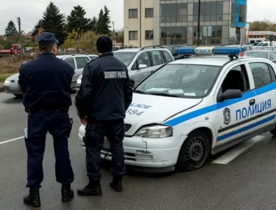 Стрелба и преследване: Двама полицаи пострадаха при гонка с криминално проявен и дрогиран в Бургас 