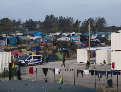2000 мигранти от Кале отказват да напуснат „Джунглата“