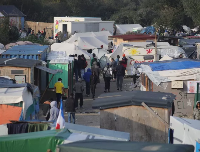 Над 1000 мигранти са отпътували от "Джунглата" към приемни центрове във Франция