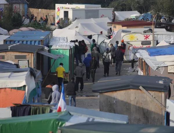 Нов нелегален бежански лагер изникна в Париж