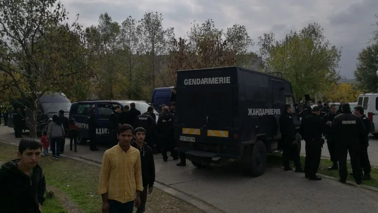 Бунт и размирици в бежанския център в Харманли* (ВИДЕО)