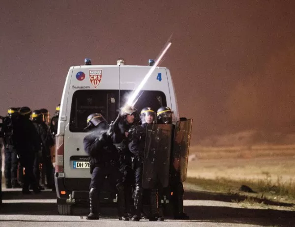 Безредици в Нант след опит за нападение над полицаи