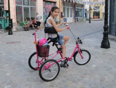 Помогнете - откраднаха специално колело на дете, болно от церебрална парализа 
