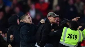 Фенове на Уест Хям с доживотни забрани заради инцидентите на мача с Бърнли