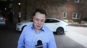 Стресираният Мъск се оплака, че спи на пода в завода на Tesla 