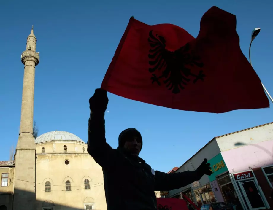 Франция и Белгия върнаха десетки албанци, търсещи убежище при тях