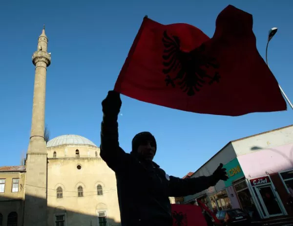 В Албания задържаха 12 висши функционери