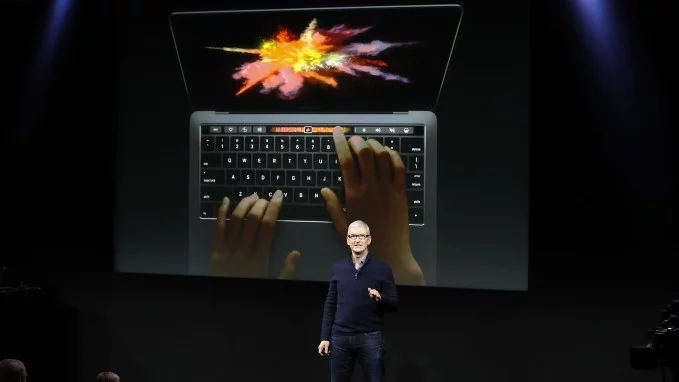 Apple представи новия си MacBook Pro (СНИМКИ)