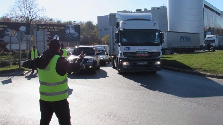 Превозвачите: Ако няма мерки за опашките на ГКПП-тата, протестираме по-мащабно