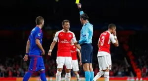 Найхуис е касапин, заради него вадят АЗ от мач с Аякс (ВИДЕО)