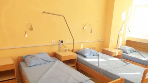 Възрастни хора наемат стаи в Специализираната болница за рехабилитация "Св. Мина" във Вършец през зимата