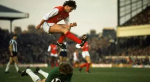 Арсенал бие 3:1 в София, смята бивш техен нападател