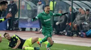 {{ otherArticle[0].article.title }}