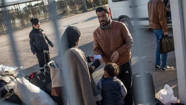 Бежанци в Италия взеха за заложници социални служители