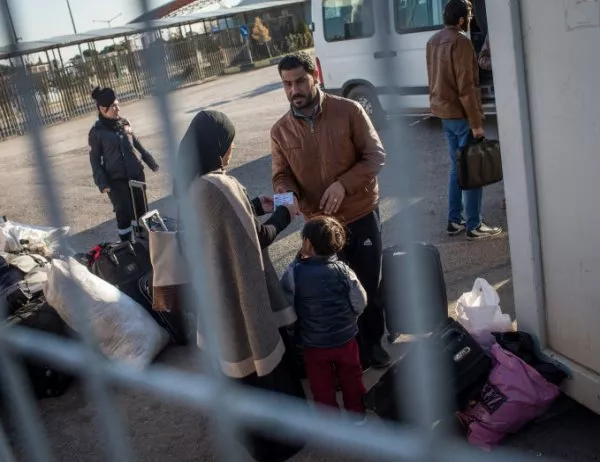 ЕС дава на Македония и Сърбия още 30 млн. евро за бежанците