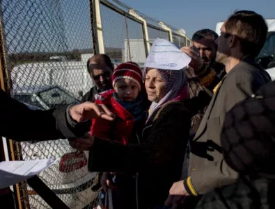 САЩ прекрати забраната за достъп за бежанци, но засилва контрола