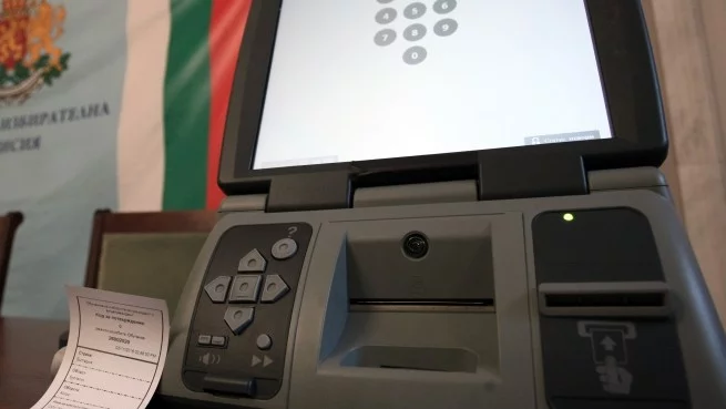 В Хасково експерименталното машинно гласуване затруднява хората