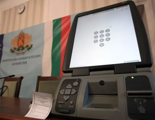 Шефът на "Информационно обслужване" казва, че машинното гласуване може да се фалшифицира